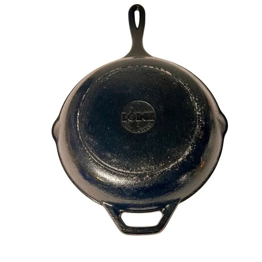 Vintage Lodge Cast Iron Skillet 10” W/Raised Logo & Assist Handle
